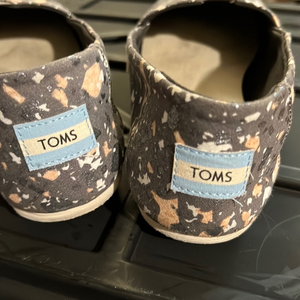 Tom’s  cute summer shoes size 8